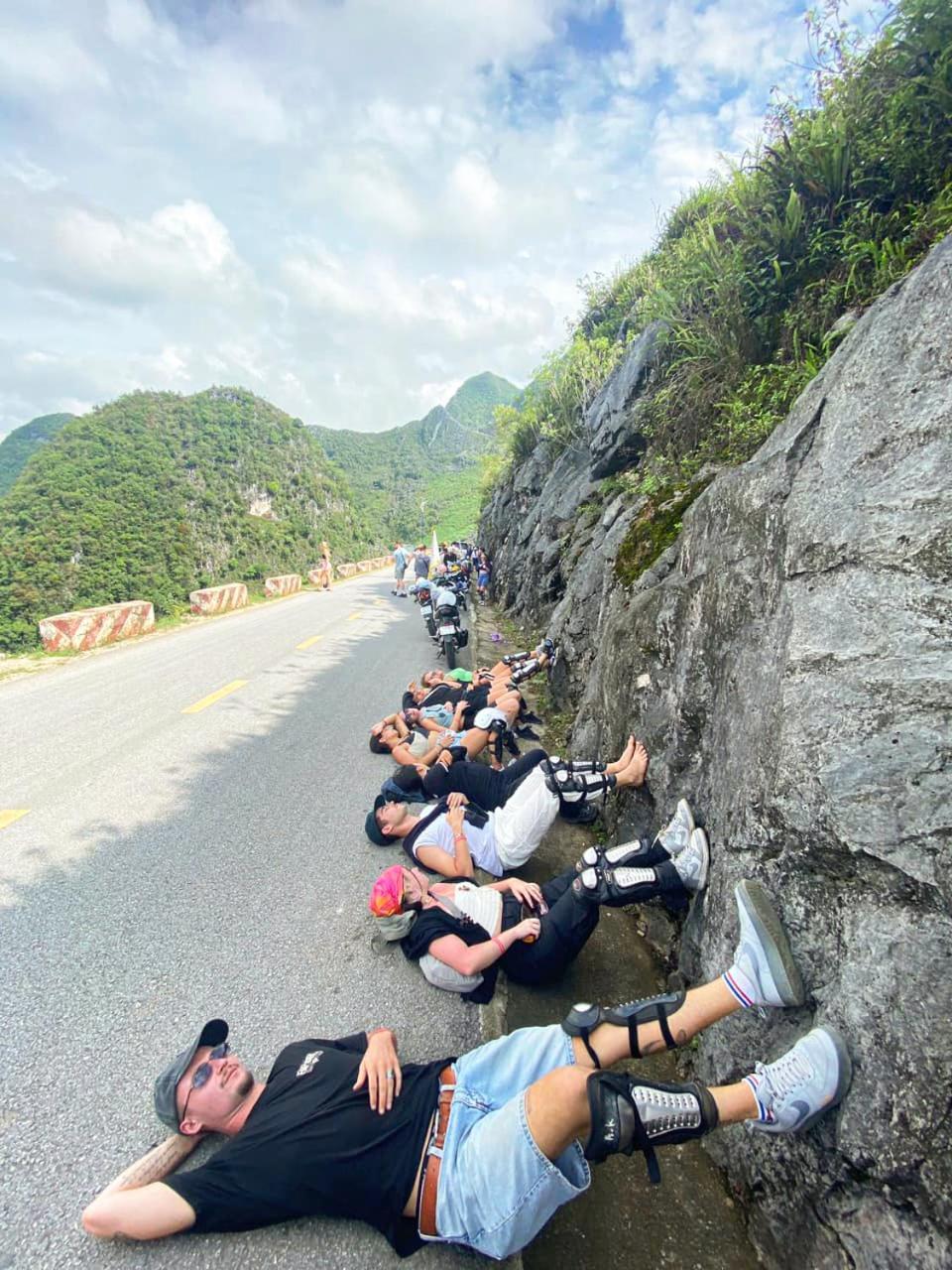 Lazy Cat Homestay - Motorbikes Rental & Tours Hà Giang Eksteriør billede