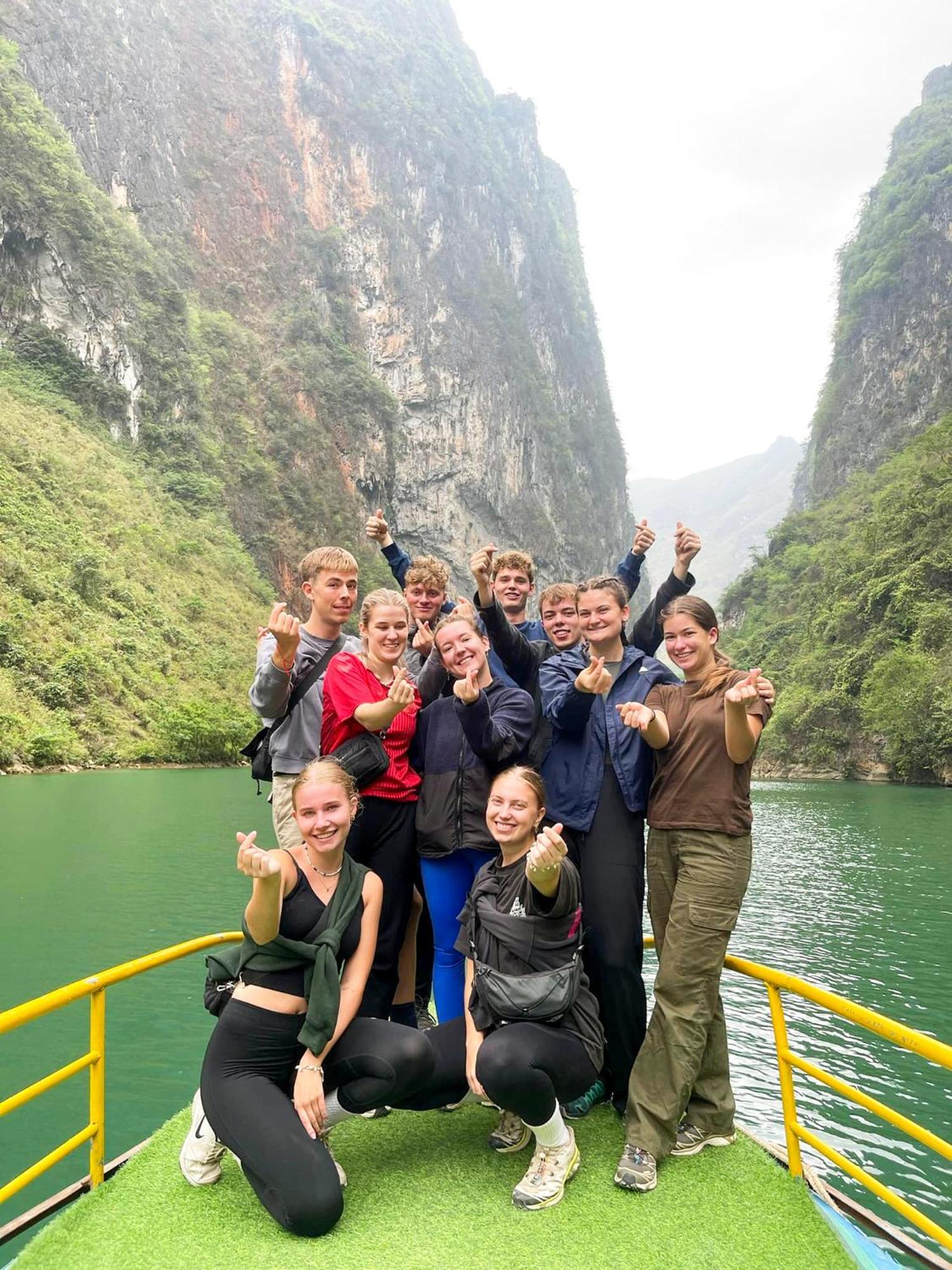 Lazy Cat Homestay - Motorbikes Rental & Tours Hà Giang Eksteriør billede